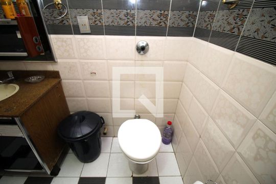 Banheiro Social de casa à venda com 3 quartos, 300m² em Braz de Pina, Rio de Janeiro