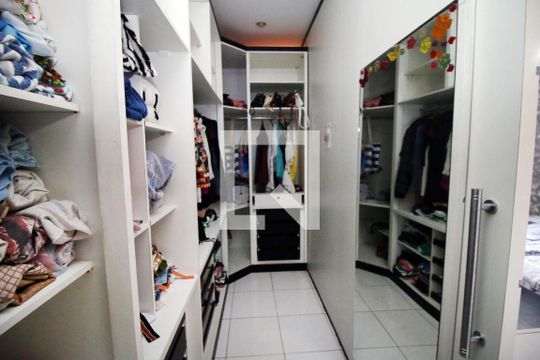 Closet 2 de casa à venda com 3 quartos, 300m² em Braz de Pina, Rio de Janeiro