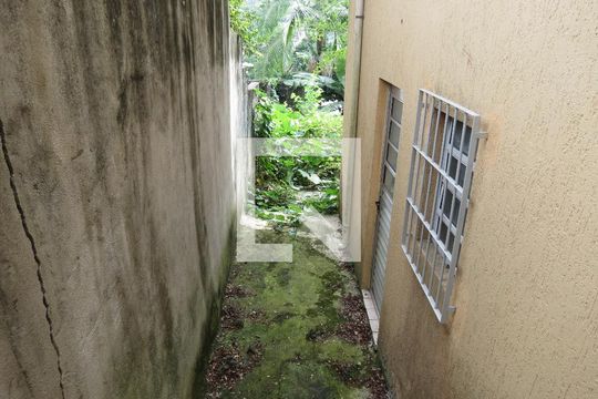 Cômodo Parte de Baixo de casa à venda com 3 quartos, 160m² em Jardim Peri, São Paulo