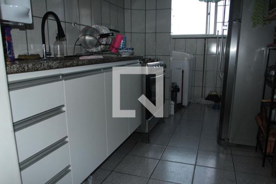 Cozinha de apartamento à venda com 2 quartos, 58m² em Vila Cloris, Belo Horizonte