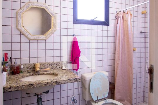 Banheiro Social de apartamento à venda com 2 quartos, 140m² em Santa Rosa, Niterói