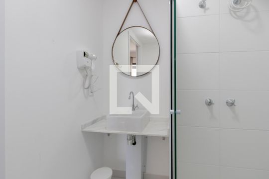 Banheiro de kitnet/studio à venda com 1 quarto, 28m² em Santo Amaro, São Paulo