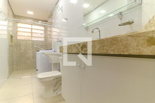 Banheiro de kitnet/studio para alugar com 1 quarto, 36m² em Vila Buarque, São Paulo