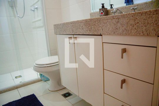 Banheiro de apartamento à venda com 2 quartos, 94m² em Centro, Guarulhos