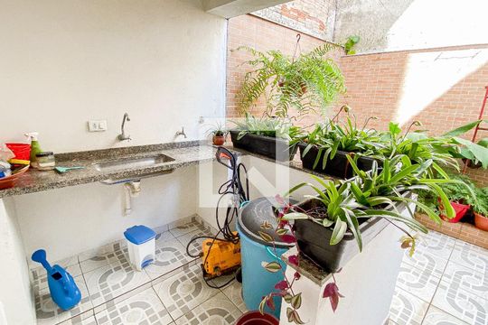 Quintal de casa à venda com 3 quartos, 246m² em Vila Eldízia, Santo André