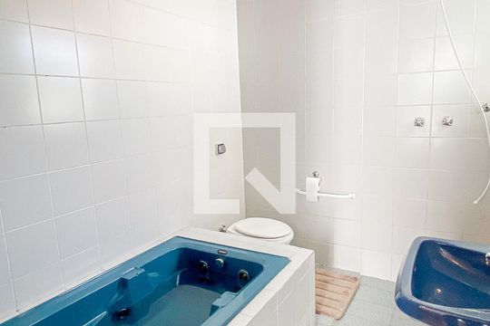 Banheiro da Suíte de casa à venda com 3 quartos, 246m² em Vila Eldízia, Santo André