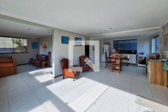Sala de casa à venda com 3 quartos, 300m² em Vila Progresso, Niterói