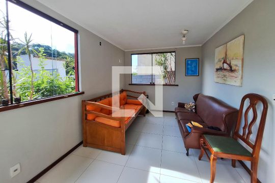 Sala de casa à venda com 3 quartos, 300m² em Vila Progresso, Niterói