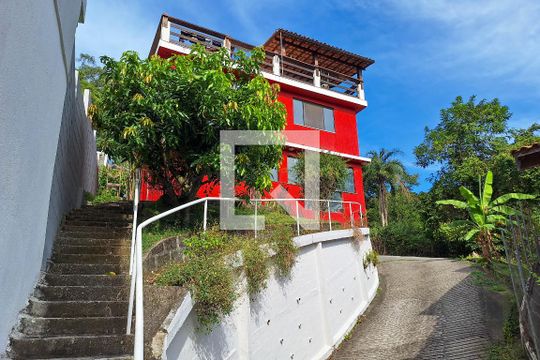 Quintal de casa à venda com 3 quartos, 300m² em Vila Progresso, Niterói