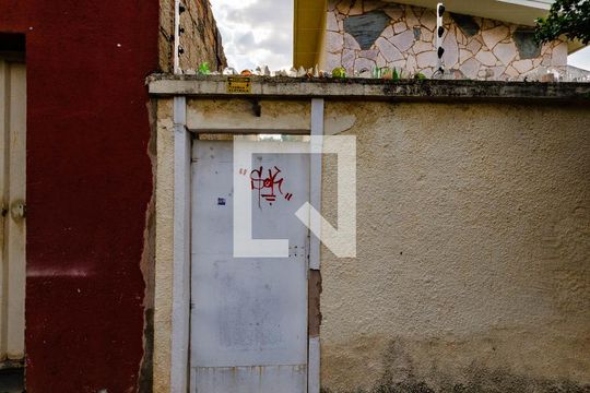 Fachada de casa para alugar com 1 quarto, 60m² em Salgado Filho, Belo Horizonte
