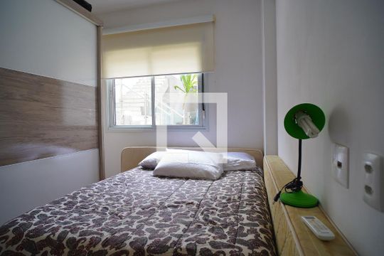 Quarto 1 de apartamento para alugar com 2 quartos, 64m² em Agronômica, Florianópolis