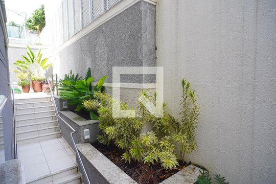 Vista  de apartamento para alugar com 2 quartos, 64m² em Agronômica, Florianópolis