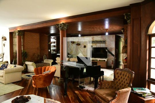 Sala de casa de condomínio para alugar com 4 quartos, 1350m² em Gramado, Cotia
