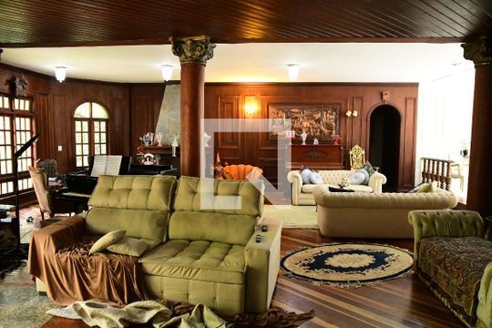 Sala de casa de condomínio para alugar com 4 quartos, 1350m² em Gramado, Cotia