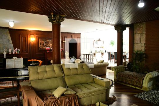 Sala de casa de condomínio para alugar com 4 quartos, 1350m² em Gramado, Cotia