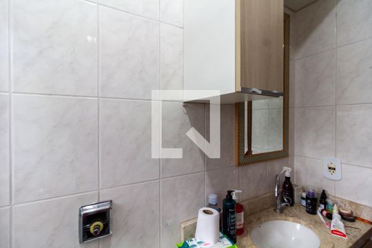 Banheiro de casa de condomínio à venda com 2 quartos, 70m² em Vila Yolanda, Osasco