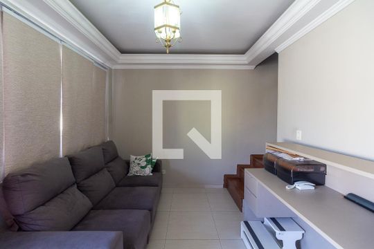 Sala de casa de condomínio à venda com 2 quartos, 70m² em Vila Yolanda, Osasco
