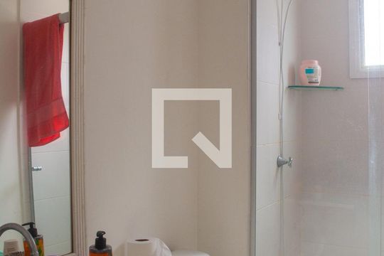 Banheiro  de apartamento para alugar com 2 quartos, 52m² em Vila São José, Porto Alegre