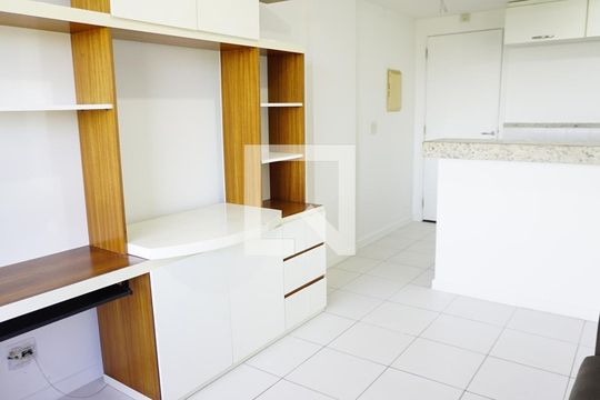 Sala de apartamento para alugar com 1 quarto, 42m² em Jacarepaguá, Rio de Janeiro