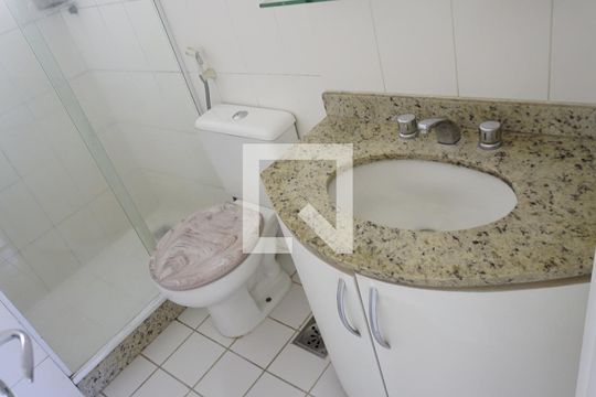 Banheiro de apartamento para alugar com 1 quarto, 42m² em Jacarepaguá, Rio de Janeiro