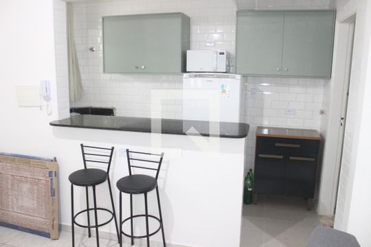 Cozinha de apartamento para alugar com 1 quarto, 26m² em Centro, São Vicente