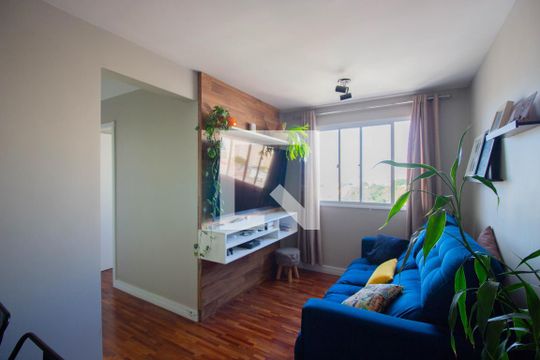 Sala de apartamento para alugar com 2 quartos, 41m² em Itaquera, São Paulo