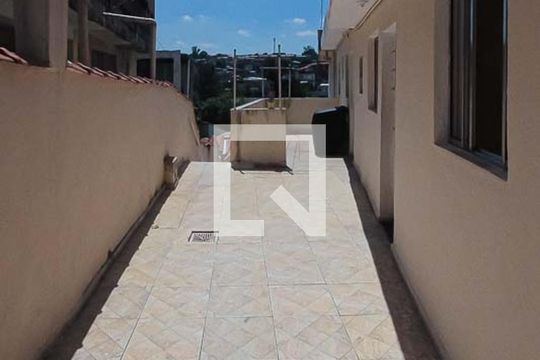 Quintal de casa para alugar com 1 quarto, 52m² em Jardim Marília, São Paulo