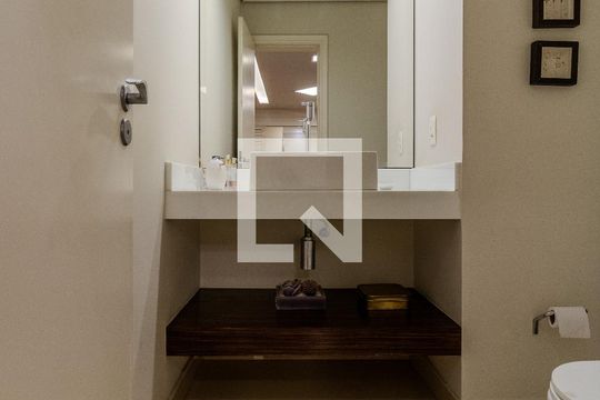 Lavabo de apartamento à venda com 3 quartos, 213m² em Vila Suzana, São Paulo