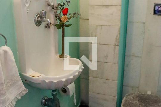Lavabo de casa para alugar com 3 quartos, 200m² em Conceicao, Osasco