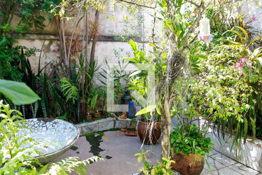 Quintal de casa para alugar com 3 quartos, 200m² em Conceicao, Osasco