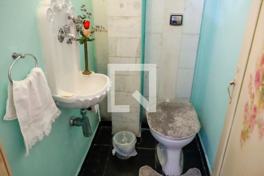 Lavabo de casa para alugar com 3 quartos, 200m² em Conceicao, Osasco