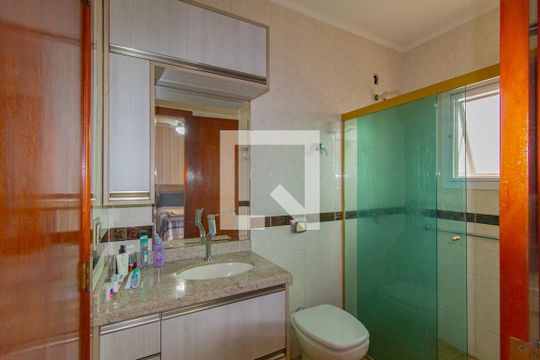 Banheiro da Suíte de casa para alugar com 3 quartos, 200m² em Harmonia, Canoas