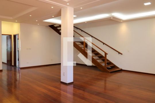 Casa para alugar com 3 quartos, 500m² em Cerâmica, São Caetano do Sul