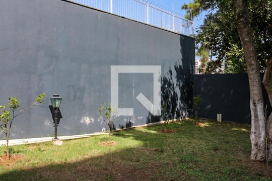 Quintal de casa para alugar com 3 quartos, 500m² em Cerâmica, São Caetano do Sul