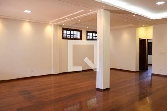 Sala de casa para alugar com 3 quartos, 500m² em Cerâmica, São Caetano do Sul