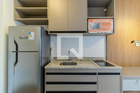 Cozinha de kitnet/studio para alugar com 1 quarto, 22m² em Santa Efigênia, São Paulo