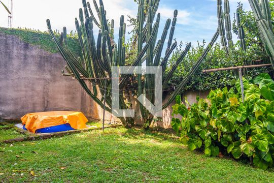 Quintal de casa à venda com 3 quartos, 270m² em Alto de Pinheiros, São Paulo