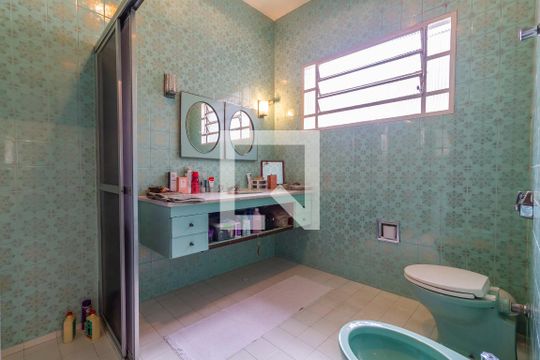 Banheiro da Suíte de casa à venda com 3 quartos, 270m² em Alto de Pinheiros, São Paulo