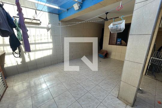 Quintal de casa à venda com 4 quartos, 130m² em Jaguaré, São Paulo