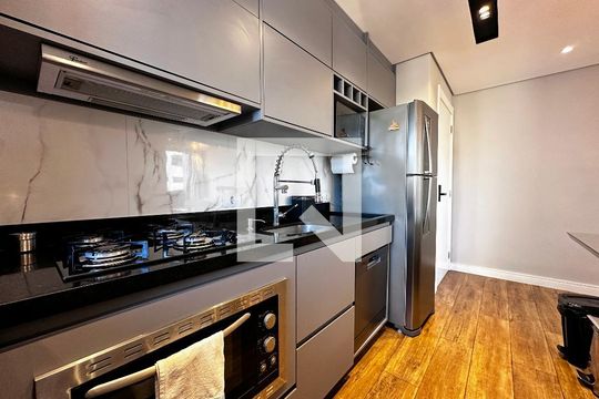 Cozinha de apartamento para alugar com 2 quartos, 43m² em Santo Amaro, São Paulo
