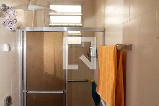 Banheiro Social de casa à venda com 2 quartos, 110m² em Vila Santa Clara, São Paulo