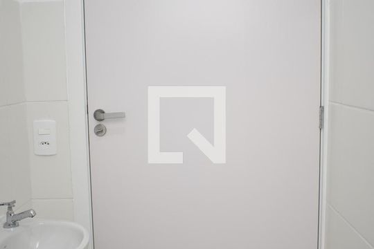 Banheiro de apartamento para alugar com 2 quartos, 46m² em Guaratiba, Rio de Janeiro