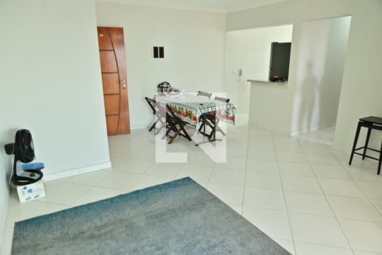 Sala de apartamento para alugar com 2 quartos, 85m² em Ocian, Praia Grande