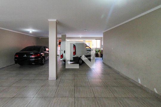 Garagem de casa à venda com 4 quartos, 300m² em Jardim Tietê, São Paulo