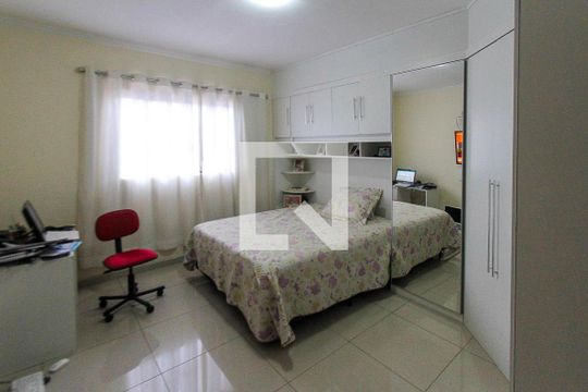 Suite de casa à venda com 4 quartos, 300m² em Jardim Tietê, São Paulo