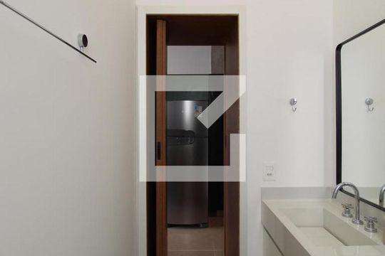 Banheiro de kitnet/studio para alugar com 1 quarto, 38m² em Indianópolis, São Paulo