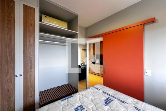 Quarto de apartamento para alugar com 1 quarto, 30m² em Santo Amaro, São Paulo