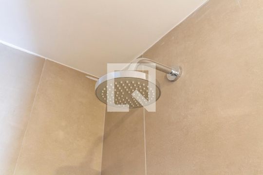 Banheiro de kitnet/studio à venda com 1 quarto, 34m² em Cerqueira César, São Paulo