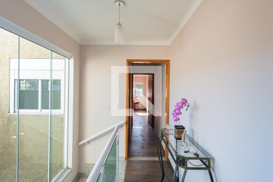 Corredor de casa à venda com 3 quartos, 170m² em Vila Granada, São Paulo