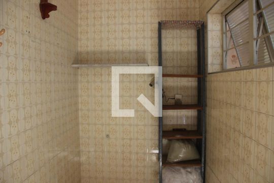 Despensa de casa para alugar com 2 quartos, 90m² em Vila Leao, Sorocaba
